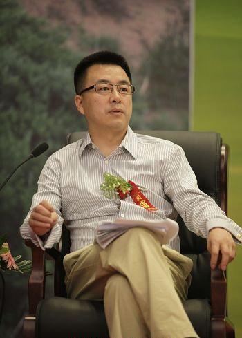 主持人纳森乌日塔图片  央视主持人图片第0张