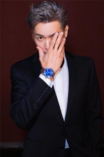 张若昀绅士特工暗黑系写真图片第2张