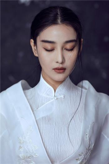 张馨予侠骨柔情古风写真图片第6张