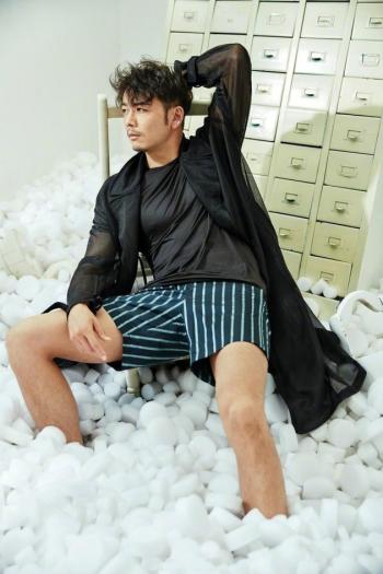 杨烁图片  杨烁与宠物狗写真图片第6张