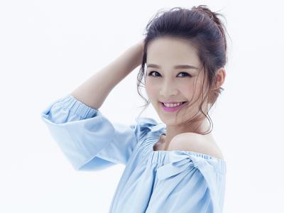 李沁活动照诱人裸背性感图片第6张