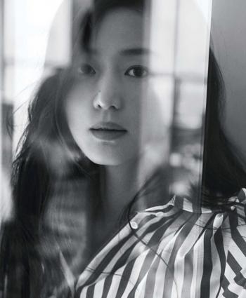 韩国首尔女演员来自星星的你女神全智贤写真图片第3张