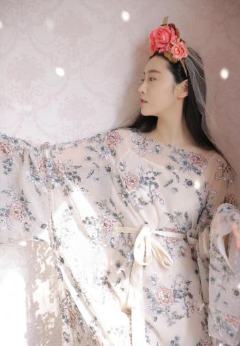 高清湖北武汉美女张辛苑水中静态唯美魅惑写真第0张
