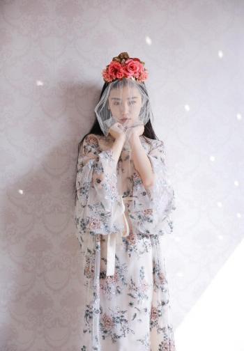高清湖北武汉美女张辛苑水中静态唯美魅惑写真第3张