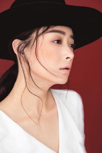 高清内地祖籍湖南益阳女演员蒋欣魅力彩妆写真图片第1张