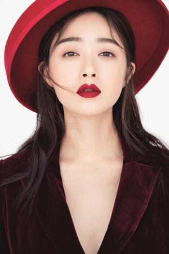 高清内地祖籍湖南益阳女演员蒋欣魅力彩妆写真图片第3张