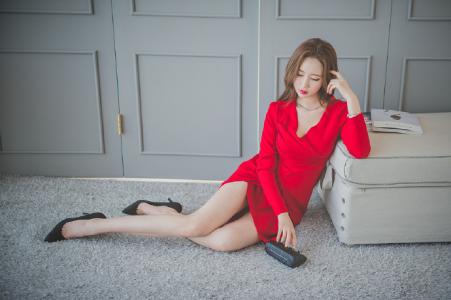 高开叉红色礼服美女白嫩美腿性感美女图片第0张