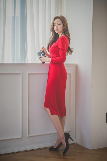 高开叉红色礼服美女白嫩美腿性感美女图片第2张