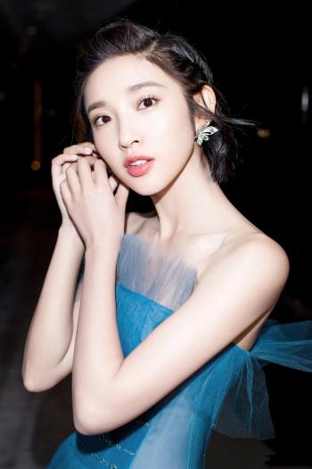 高清中国内地四川女演员唐艺昕清凉性感写真第2张