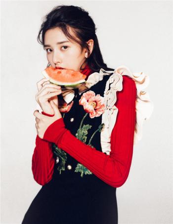 中国北京当代95后女演员宋祖儿典雅迷人写真图片桌面壁纸第0张