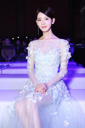 中国内地四川省攀枝花女演员人气演员陈瑶俏皮可爱写真图片第2张
