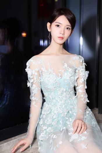 中国内地四川省攀枝花女演员人气演员陈瑶俏皮可爱写真图片第1张
