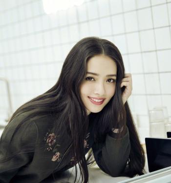 国民女神郭碧婷浪漫优雅写真图片 长发飘逸安静如初第5张