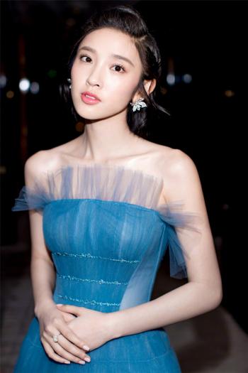 高清中国内地四川女演员唐艺昕清凉性感写真第1张