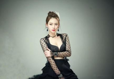 戚薇魅力写真 曼妙曲线性感撩人第4张