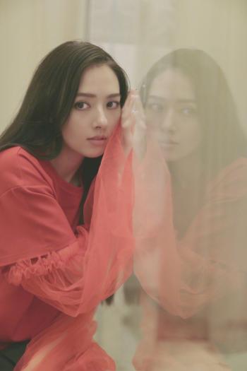 国民女神郭碧婷浪漫优雅写真图片 长发飘逸安静如初第0张
