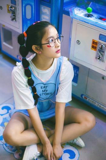 非主流个性大眼美女性感无敌极致电眼诱惑自拍照图片第3张