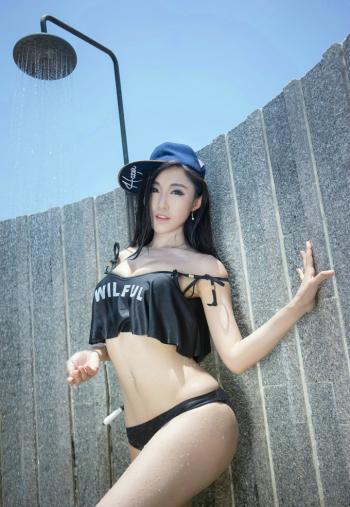 沙滩美女图片 _ 第(7)张