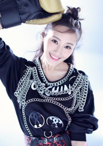 高清中国内地安徽芜湖女演员李纯时尚写真桌面壁纸下载第0张