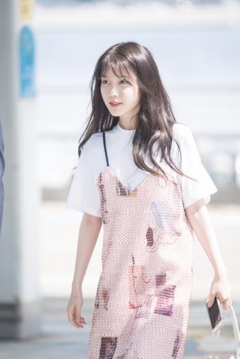 高清韩国首尔女歌手演员清纯可爱IU李智恩写真电脑桌面壁纸下载第2张