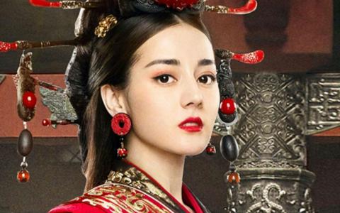新疆乌鲁木齐美女演员迪丽热巴性感迷人写真桌面壁纸第0张