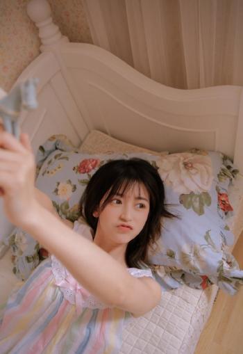 睡裙美女图片 _ 第(1)张