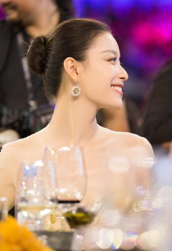 娱乐圈好姐妹杨颖angelababy和倪妮搞笑摄影图片第6张