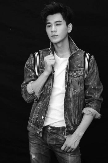 中国内地广西壮族自治区桂林影视男演员乔振宇暖男风秋季写真图片桌面壁纸第0张