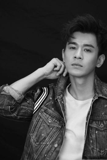 中国内地广西壮族自治区桂林影视男演员乔振宇暖男风秋季写真图片桌面壁纸第3张