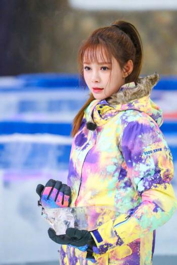 高清湖南省湘西吉首市美女《我们来了》沈梦辰哈尔滨玩雪图片第0张