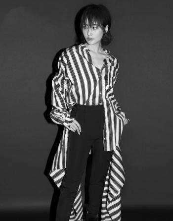 高清中国内地安徽芜湖女演员李纯时尚写真桌面壁纸下载第1张
