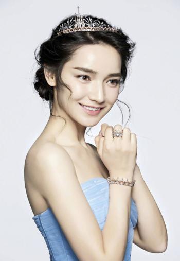 中国内地影视新疆乌鲁木齐女演员代斯开叉礼服性感写真图片第0张