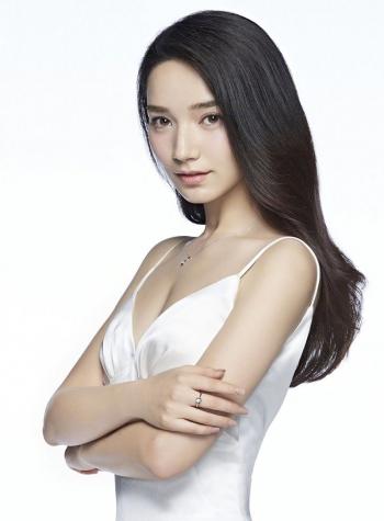 中国内地影视新疆乌鲁木齐女演员代斯开叉礼服性感写真图片第3张