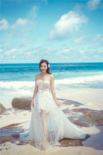 秦岚异国风情写真图片 性感红唇成熟妩媚第6张