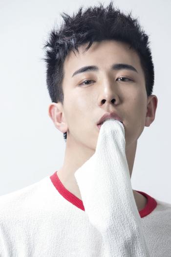 张哲瀚时尚潮流写真高清图片第3张