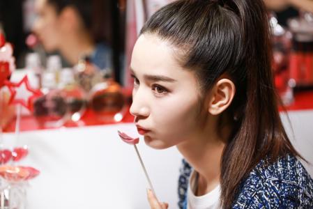 中国内地影视新疆乌鲁木齐女演员代斯开叉礼服性感写真图片第1张