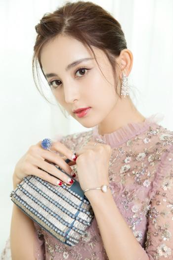 中国内地新疆乌鲁木齐市影视女演员古力娜扎梦幻性感高清桌面壁纸第0张