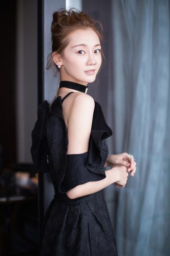 女星苗苗图片 _ 第(1)张