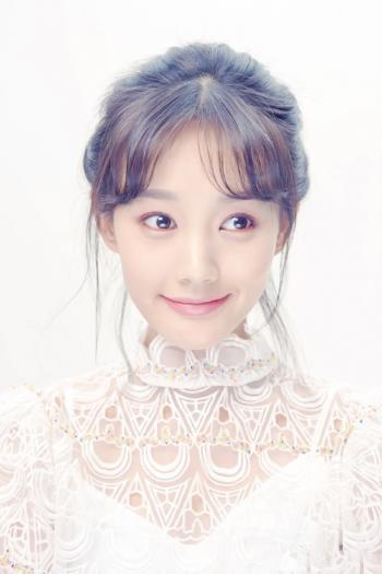 高清中国内地山东济南女演员李一桐Q清纯小公主白裙明星美女写真图片第1张