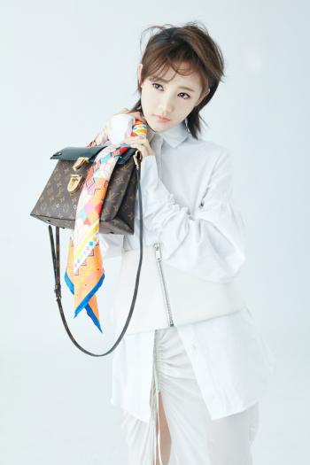 高清中国内地山东济南女演员李一桐Q清纯小公主白裙明星美女写真图片第0张