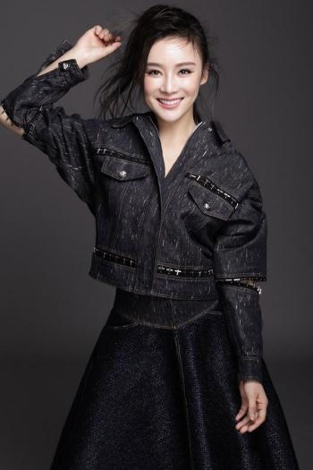 马甲线女王袁姗姗时尚性感写真图片超赞身材第2张