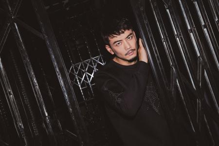 杨烁图片  杨烁与宠物狗写真图片第2张