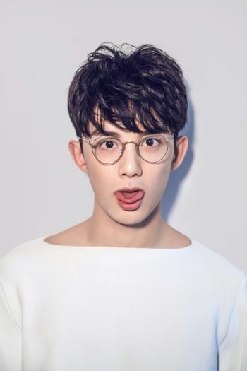 中国内地男演员吴磊酷帅有型写真桌面壁纸第0张