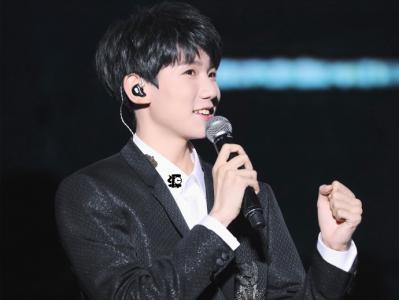 王源西装成熟风高清图片第6张