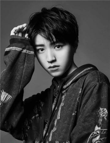 高清中国内地男歌手演员王俊凯微博之夜魅力写真图片第2张