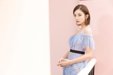 中国内地新疆乌鲁木齐市影视女演员古力娜扎清新丸子头手机壁纸第1张