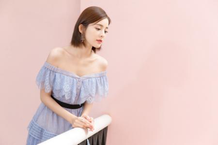 中国内地新疆乌鲁木齐市影视女演员古力娜扎清新丸子头手机壁纸第2张