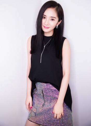 中国内地北京影视女演员杨幂抹胸裙性感高清桌面壁纸第2张