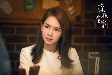 深夜寂寞的女人  性感丰满美女床上自拍照第2张