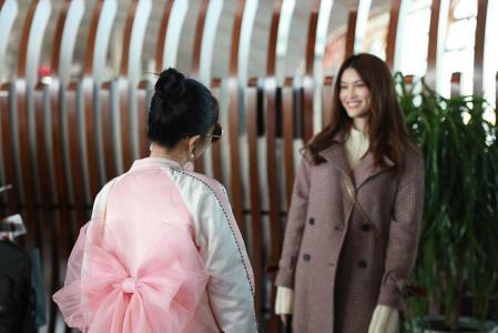 贾乃亮李小璐甜馨一家三口庆生写真大片第5张